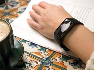 Fitbit Charge 3/4 rannekoru silikoni musta / hopea (L)