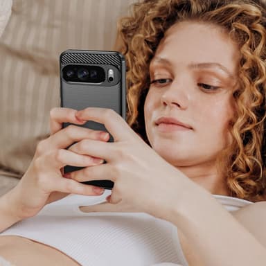 SKALO Google Pixel 9 Pro XL Armor Carbon Iskunkestävä TPU suojakuori - Musta