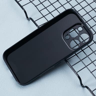 SKALO iPhone 16 Pro Max Carbon Fiber TPU-suojakuori - Musta