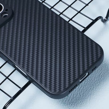 SKALO iPhone 16 Pro Max Carbon Fiber TPU-suojakuori - Musta
