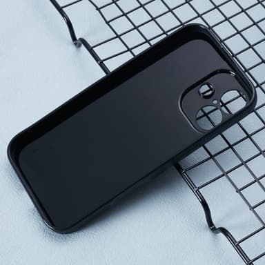 SKALO iPhone 16 Carbon Fiber TPU-suojakuori - Musta