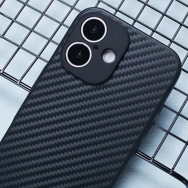 SKALO iPhone 16 Carbon Fiber TPU-suojakuori - Musta
