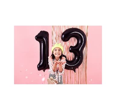 Numero ""3"" musta