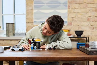 LEGO Super Heroes Hämähäkkiversum: Miles Morales vastaan Pilkku 76311