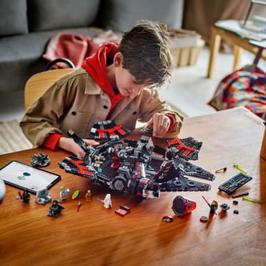 LEGO Star Wars Dark Falcon 75389