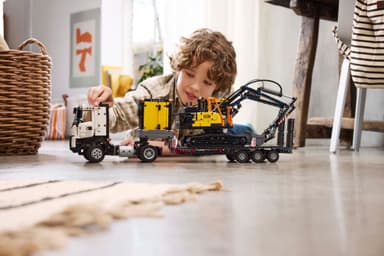 LEGO Technic Volvo FMX ‑kuorma-auto ja EC230 Electric ‑kaivukone 42175