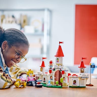 LEGO Super Mario Royn hyökkäys Peachin linnaan 71435