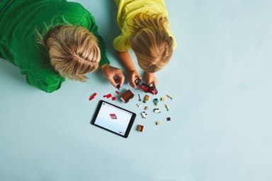 LEGO City Maatilan punainen traktori, peräkärry ja lampaat 60461
