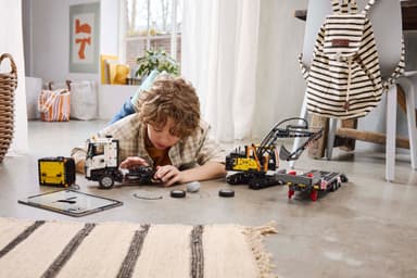 LEGO Technic Volvo FMX ‑kuorma-auto ja EC230 Electric ‑kaivukone 42175