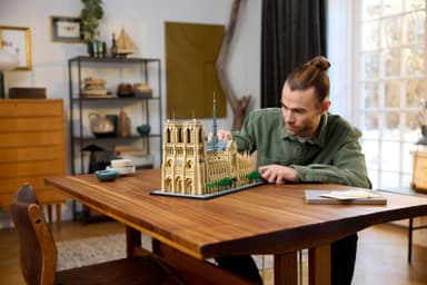 LEGO Architecture Notre-Dame Pariisissa 21061