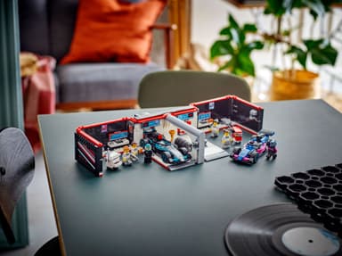 LEGO City F1-talli ja Mercedes-AMG‑ ja Alpine-autot 60444