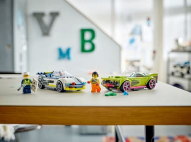 LEGO City Poliisiauto ja muskeliauton takaa-ajo 60415
