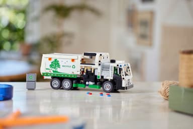 LEGO Technic Mack LR Electric Jäteauto 42167