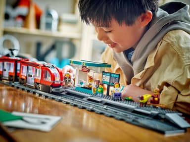 LEGO City Keskikaupungin pikaratikkapysäkki 60423
