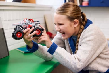 LEGO Technic Monster Jam ThunderROARus ‑vetomoottoriauto 42200