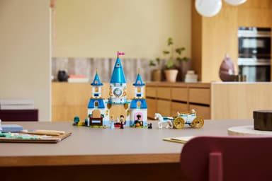 LEGO Disney Princess Tuhkimon linna ja hevosvaunut 43275