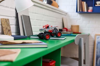 LEGO Technic Monster Jam ThunderROARus ‑vetomoottoriauto 42200