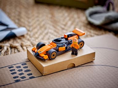 LEGO City F1-kuljettaja ja McLaren-kilpa-auto 60442