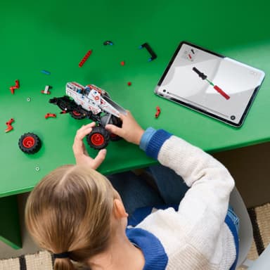 LEGO Technic Monster Jam ThunderROARus ‑vetomoottoriauto 42200