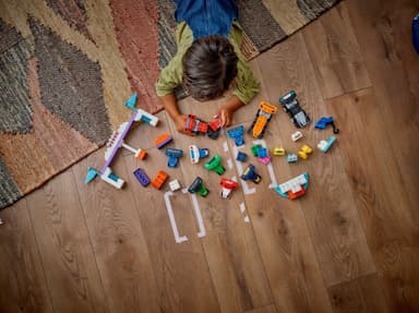 LEGO DUPLO Town F1-tiimin kilpa-autot ja kuljettajat 10445