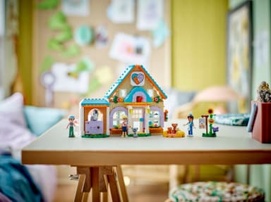 LEGO Friends Hevos‑ ja lemmikkisairaala 42651