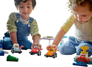 LEGO DUPLO Town F1-tiimin kilpa-autot ja kuljettajat 10445