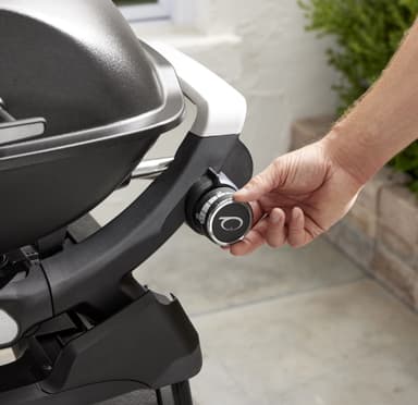 Weber Q2200N kaasugrilli 1501101 (musta)