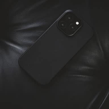 Mujjo iPhone 16 Pro Max suojakuori (musta)