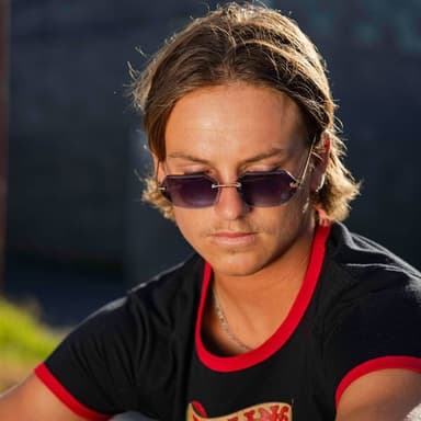 Unisex aurinkolasit – kultaiset kehykset, siniset linssit, 100 % UV-suoja, metallirunko