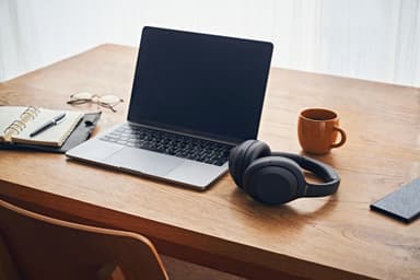 Sony langattomat around-ear kuulokkeet WH-1000XM4 (musta)