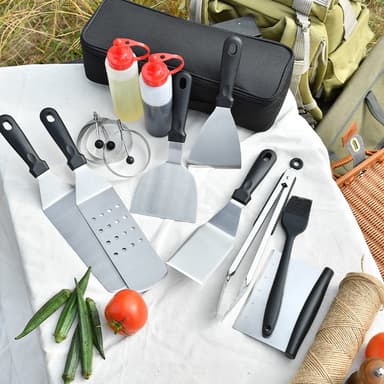 14-osainen ruostumattomasta teräksestä valmistettu grillilastasarja