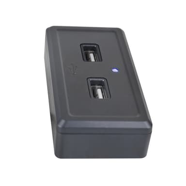 Autolaturin latauspaneeli, jossa 2 USB-liitäntää