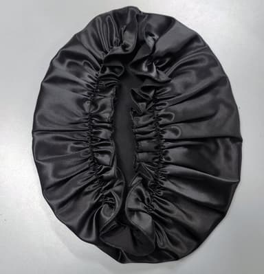 Ylellinen 30 Momme Silk -ukkulakki naisille Musta