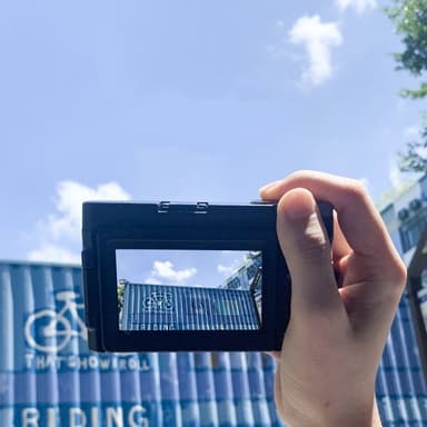 Digikamera 24MP laajakulmaobjektiivilla