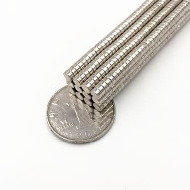 50 pakkauksen pienet vahvat neodyymimagneetit levymagneetit