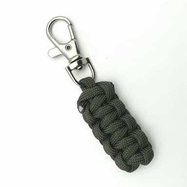 Paracord-avaimenperä selviytymisominaisuuksilla ruohon väri