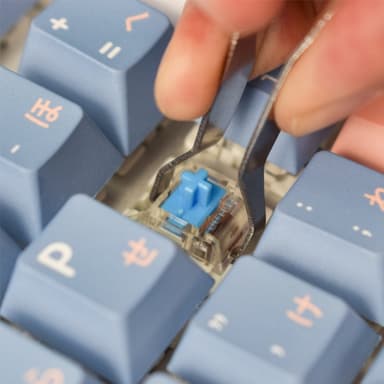 Avaimenpoistoaine ja puhdistusharja