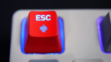 Cherry Xtrfy K4V2 pelinäppäimistö