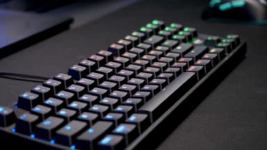 Cherry Xtrfy K4V2 pelinäppäimistö