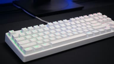 Cherry Xtrfy K4V2 pelinäppäimistö