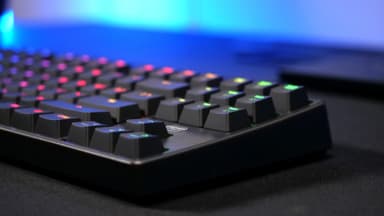 Cherry Xtrfy K4V2 pelinäppäimistö