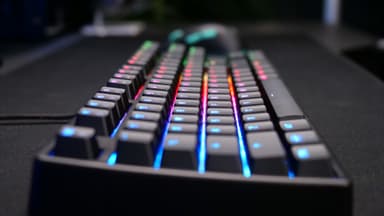 Cherry Xtrfy K4V2 pelinäppäimistö
