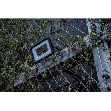 brennenstuhl LED-kohdevalo JARO 20060 / LED-valonheitin 150W ulkokäyttöön (LED-ulkovalo seinäasennukseen, 17500lm, valmistettu korkealaatuisesta alumiinista, IP65)