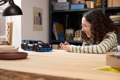 LEGO Technic Porsche GT4 e-Performance ‑kilpa-auto 42176