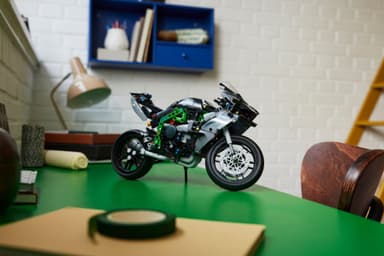 LEGO Technic Kawasaki Ninja H2R ‑moottoripyörä 42170