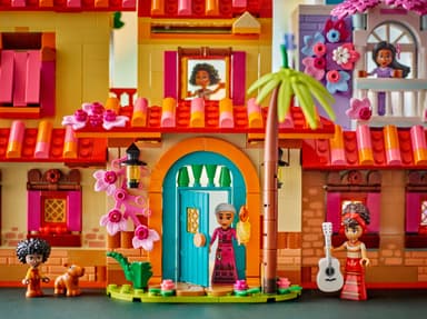 LEGO Disney Classic Taianomainen Madrigalien talo 43245