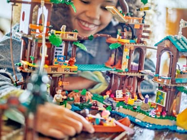 LEGO Friends Seikkailuleirin puumaja 42631