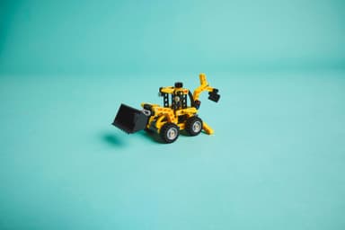 LEGO Technic Traktorikaivuri 42197
