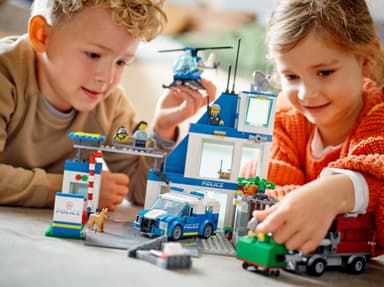 LEGO City Poliisiasema 60316