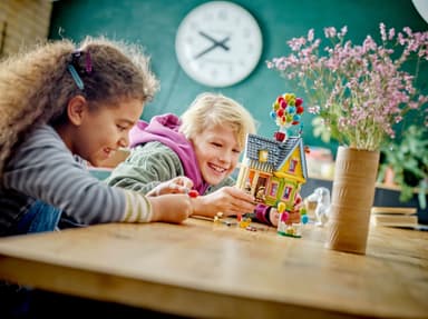 LEGO Disney Pixar ”Up – kohti korkeuksia” ‑talo 43217